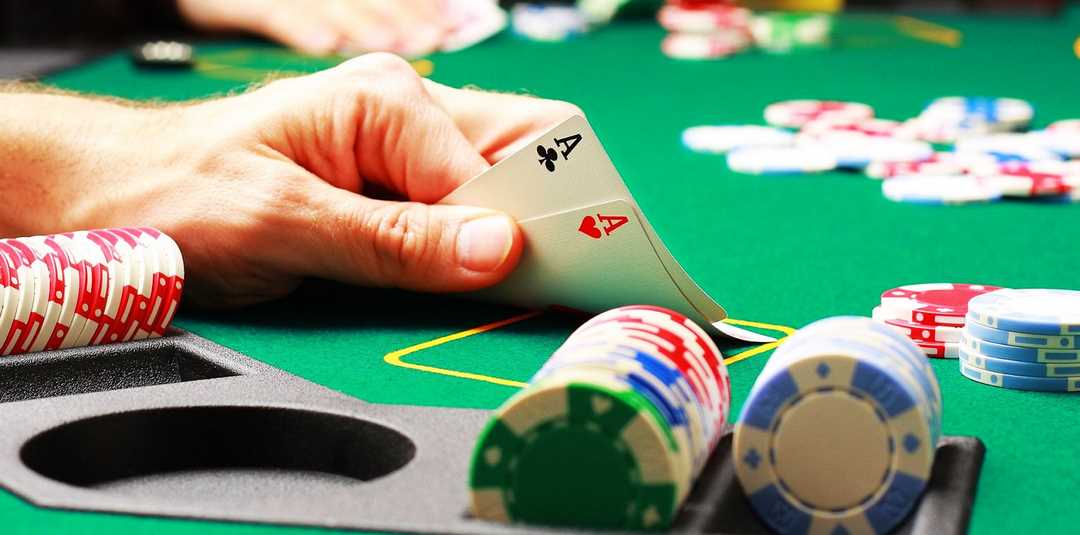 Hướng dẫn cược thủ cách chơi Poker tại Moto88