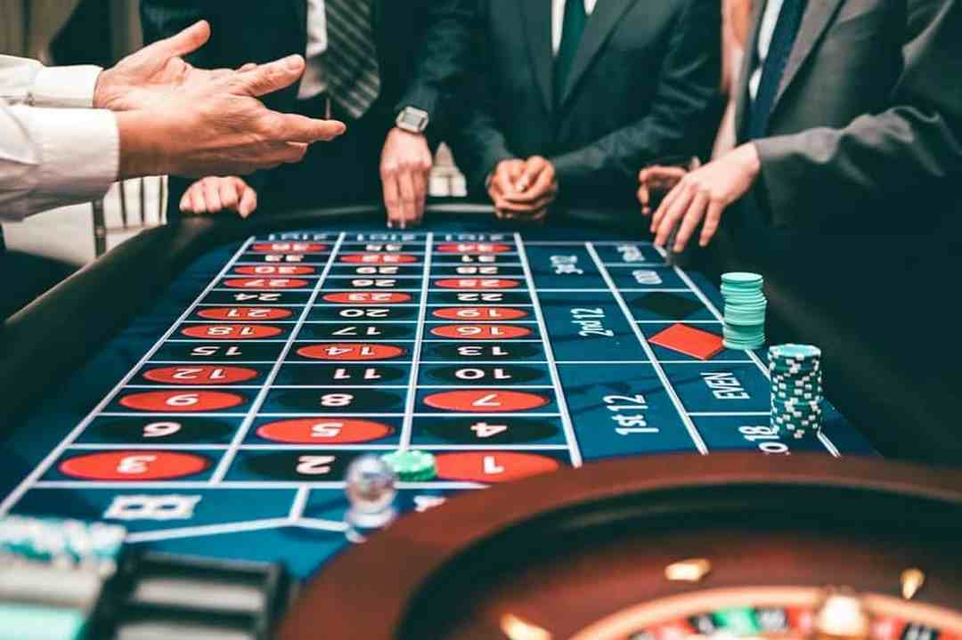 bàn chơi roulette thu hút đông đảo người tham gia chơi